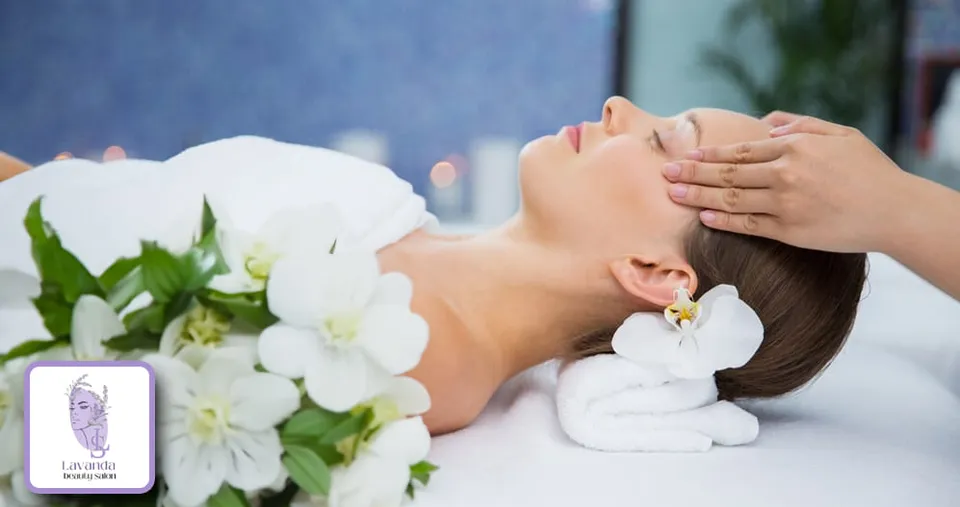 جلسة مساج لفروة الرأس لمدة 15 دقيقة + حمام كريم للشعر